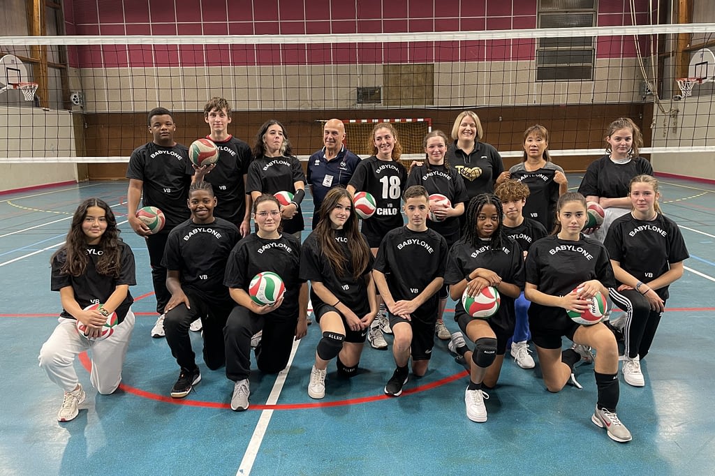 L'équipe jeunes (-18 ans) du club de volley Babylone