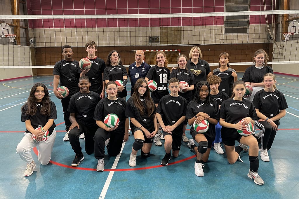 L'équipe jeunes (-18 ans) du club de volley Babylone
