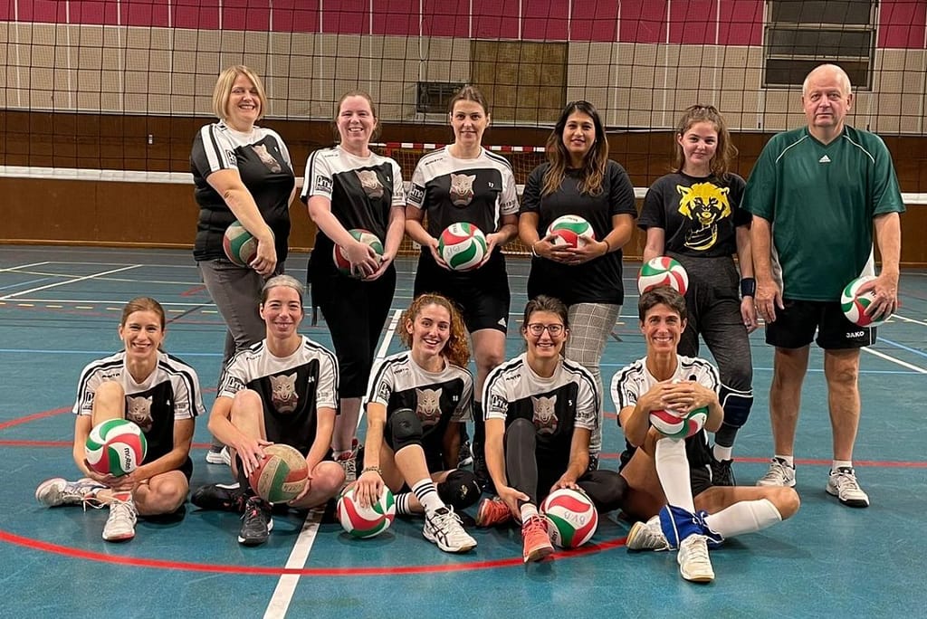 L'équipe féminine du club de volley Babylone