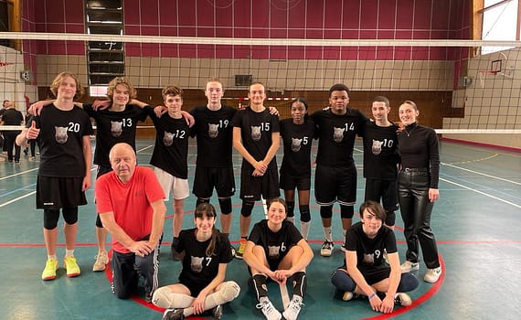 L'équipe de volley ball jeune