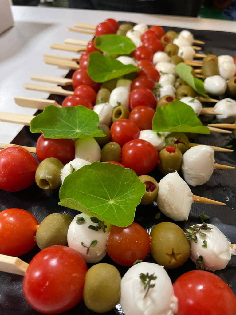 brochettes avec feuilles de capucine